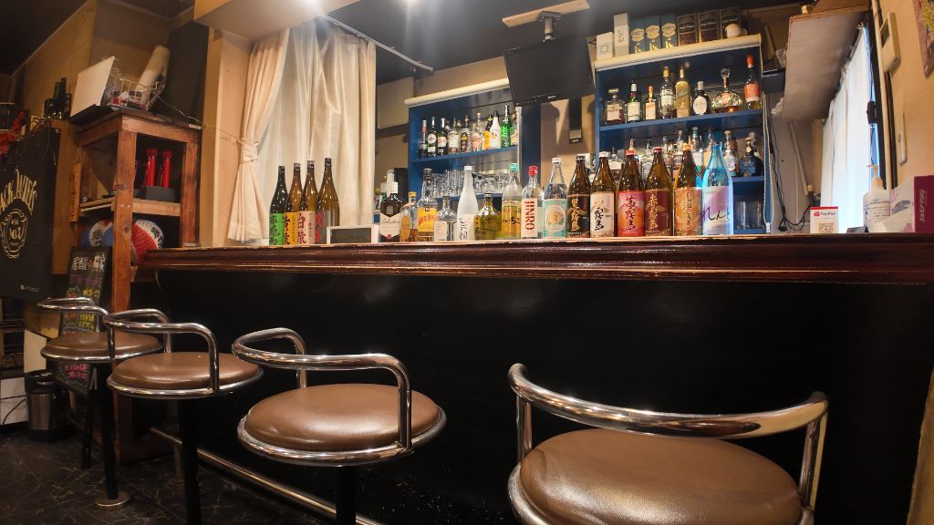 猫家 店内カウンター